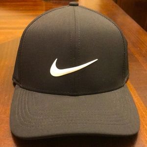 Nike Classic Dri-Fit Golf Hat Fitted Small/Medium
